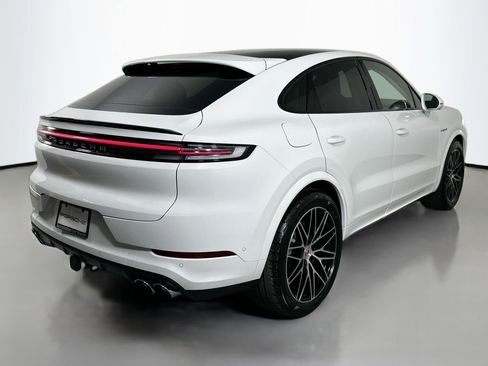 Certified 2025 Porsche Cayenne S image 7
