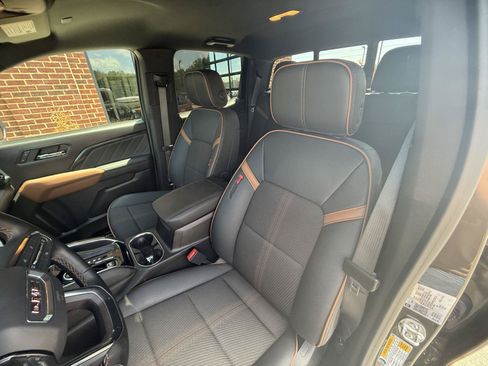 Used 2025 GMC Canyon AT4 AWD/4WD image 15