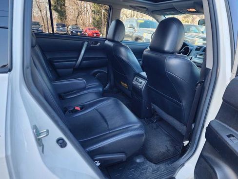 Used 2010 Toyota Highlander SE image 16