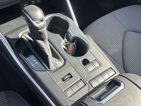 Used 2020 Toyota Highlander LE image 21