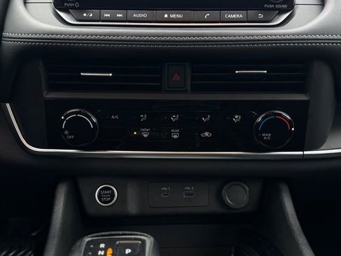 Used 2023 Nissan Rogue S image 27