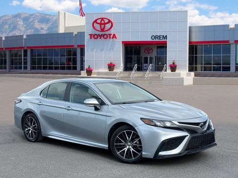 Used 2024 Toyota Camry SE FWD image 1