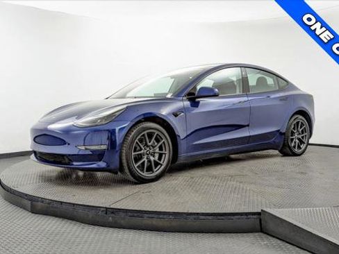Used 2023 Tesla Model 3 Standard Range image 2