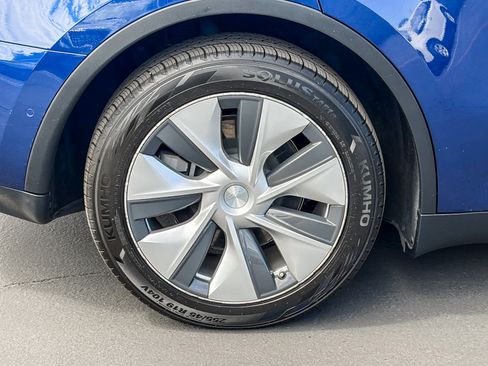 Used 2022 Tesla Model Y Long Range AWD/4WD image 10