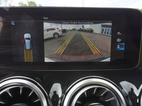 Used 2023 Mercedes-Benz EQB 300 4MATIC image 28