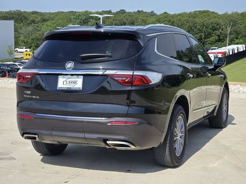 Used 2023 Buick Enclave Essence FWD image 8