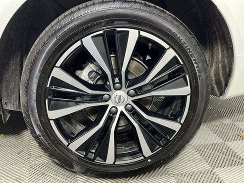 Certified 2025 Volvo XC60 B5 Plus image 20