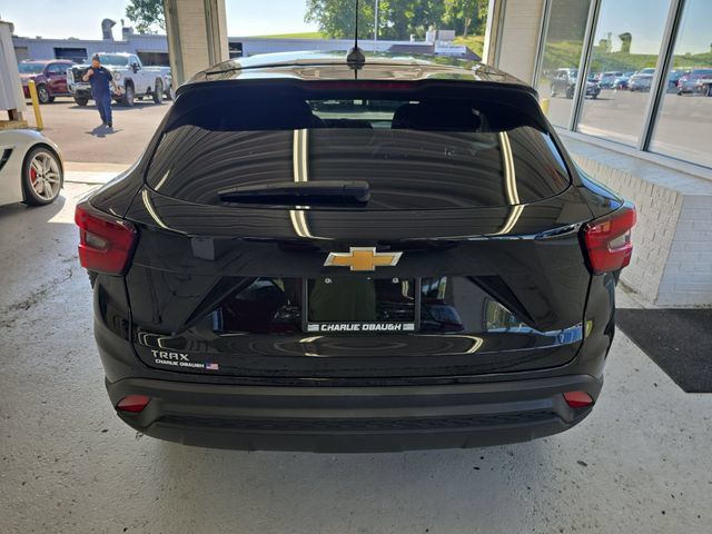 Used 2025 Chevrolet Trax LS FWD image 4