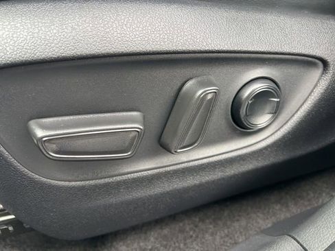 Used 2023 Toyota RAV4 XLE Premium image 28