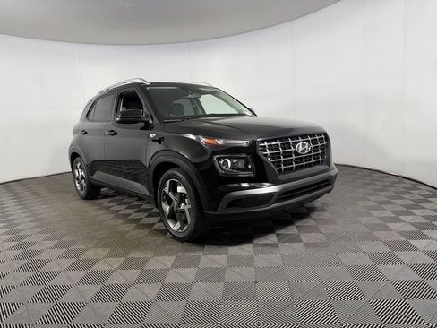 Used 2022 Hyundai Venue SEL FWD image 5