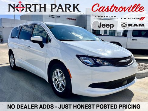 Used 2023 Chrysler Voyager LX image 1