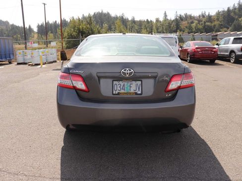 Used 2011 Toyota Camry LE FWD image 6
