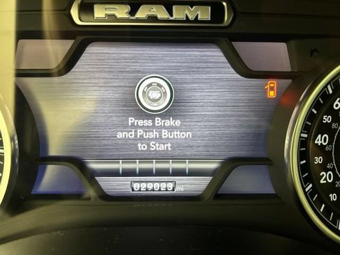 Used 2023 RAM 1500 Laramie AWD/4WD image 33