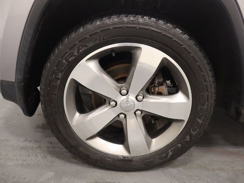 Used 2014 Jeep Grand Cherokee Limited image 25