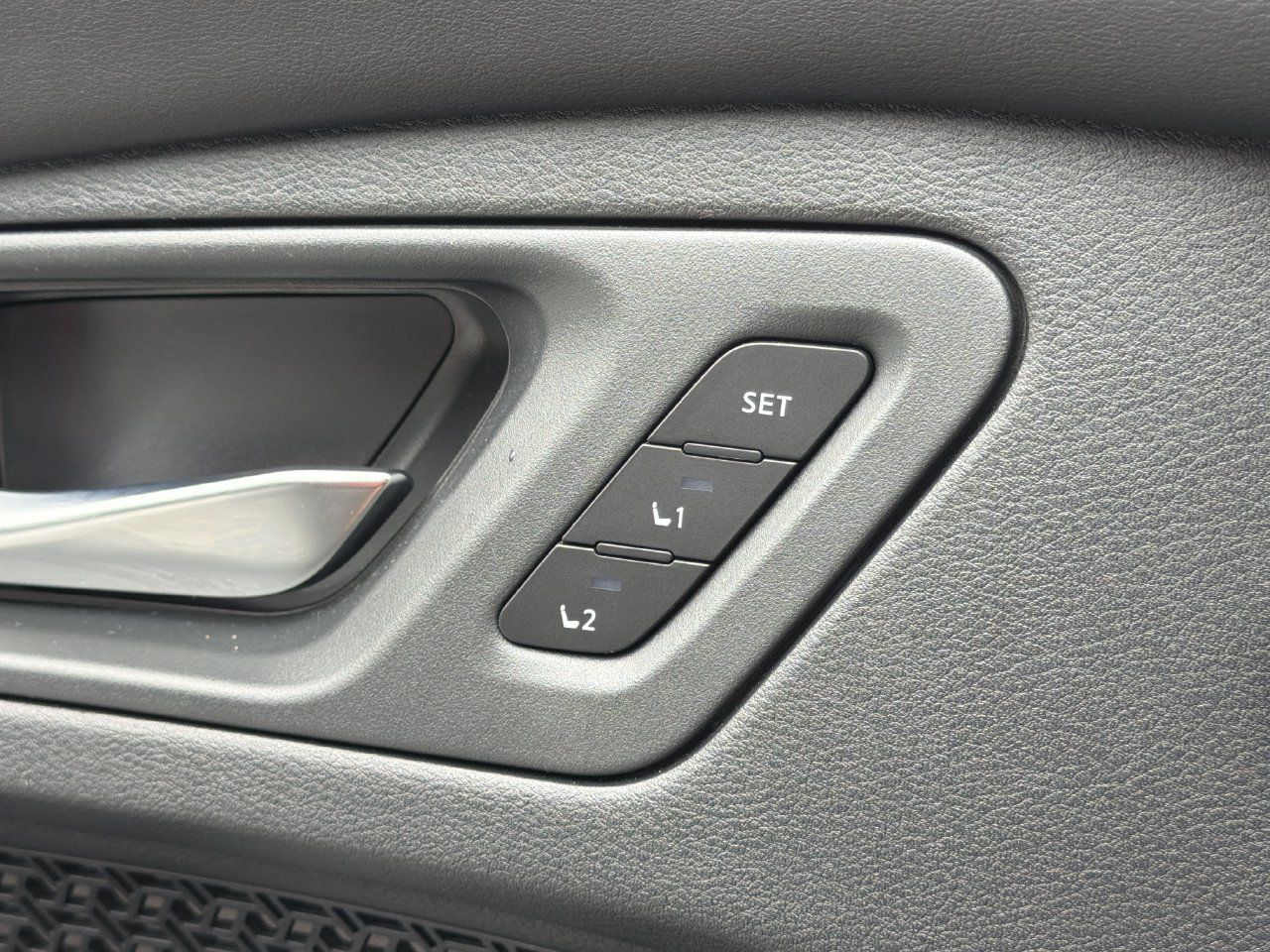 Certified 2023 Nissan Ariya AWD image 16