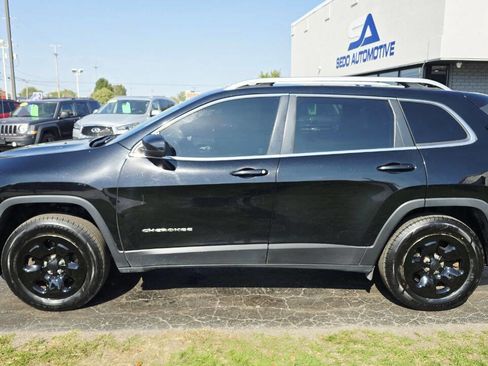 Used 2017 Jeep Cherokee Latitude w/ Cold Weather Group image 3