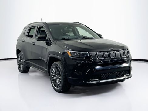 Used 2022 Jeep Compass High Altitude AWD/4WD image 3