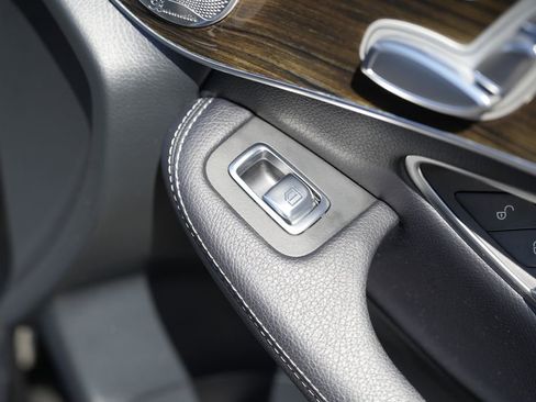 Used 2018 Mercedes-Benz GLC 300 4MATIC Coupe image 37