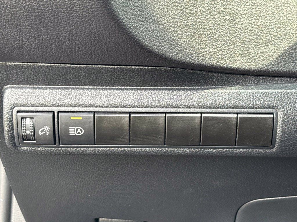Used 2024 Toyota Corolla LE FWD image 13