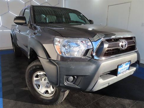 Used 2015 Toyota Tacoma PreRunner w/ Convenience Package RWD image 2