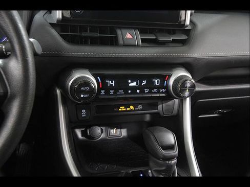 Used 2025 Toyota RAV4 XLE AWD/4WD image 15
