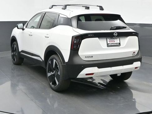 New 2026 Nissan Kicks SR w/ Cold Weather Package FWD image 4