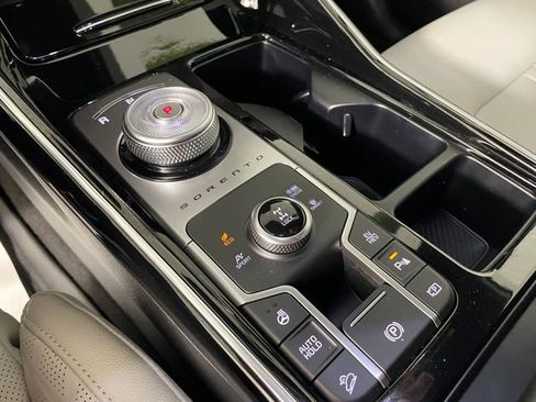 Certified 2025 Kia Sorento SX Prestige AWD/4WD image 10