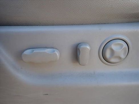 Used 2014 GMC Yukon XL SLT w/ SLT-2 Equipment Package image 16