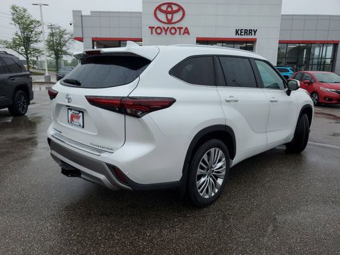 New 2026 Toyota Highlander Platinum AWD/4WD image 4