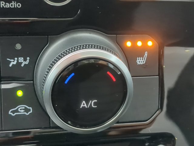 Used 2022 Toyota Highlander XLE FWD image 28