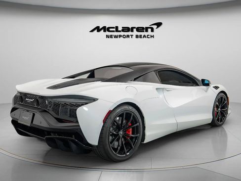 Used 2023 McLaren Artura RWD image 24