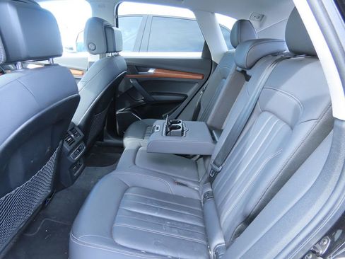 Used 2021 Audi Q5 2.0T Premium image 11
