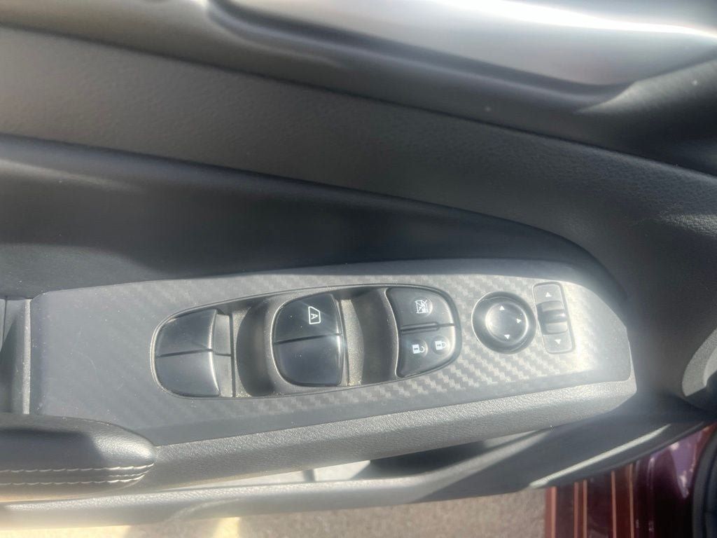 Used 2025 Nissan Altima 2.5 SV FWD image 14