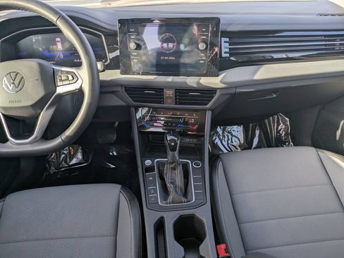 Used 2025 Volkswagen Jetta SE w/ Sunroof Package FWD image 14