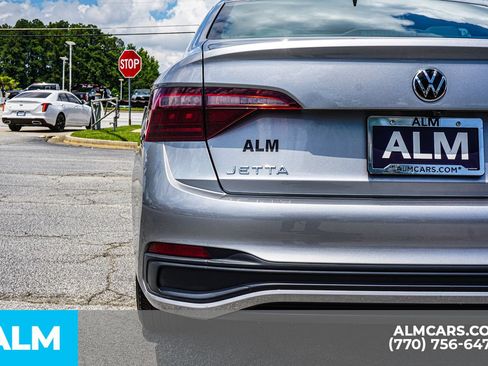 Used 2024 Volkswagen Jetta SE FWD image 17