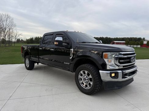 Used 2020 Ford F350 Lariat w/ Chrome Package image 3