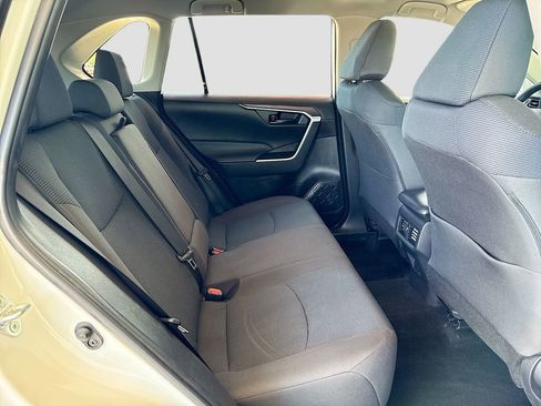 Certified 2022 Toyota RAV4 LE FWD image 21