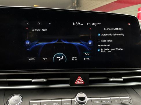 Used 2025 Hyundai Elantra Limited FWD image 32