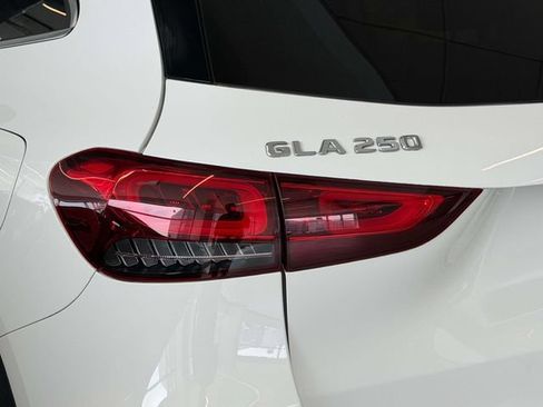 Certified 2022 Mercedes-Benz GLA 250 4MATIC image 10