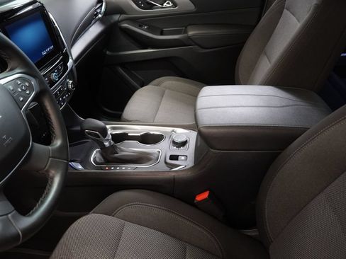 Used 2023 Chevrolet Traverse LT FWD image 7
