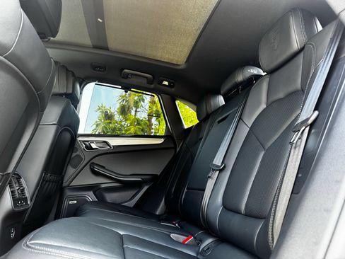 Used 2026 Porsche Macan AWD/4WD image 34
