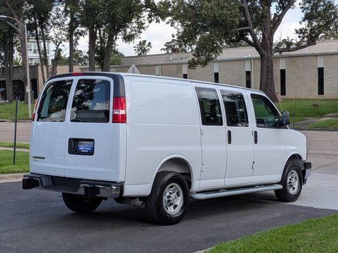 Used 2025 Chevrolet Express 2500 w/ Driver Convenience Package RWD image 5