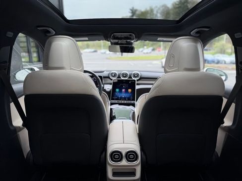 Used 2025 Mercedes-Benz GLC 300 4MATIC image 59