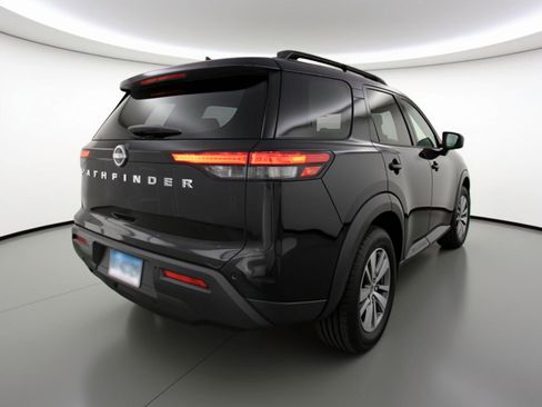 Used 2025 Nissan Pathfinder SV FWD image 9