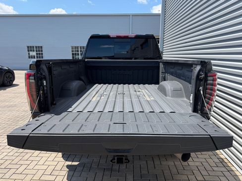 Used 2024 GMC Sierra 3500 AT4 w/ AT4 Preferred Package AWD/4WD image 18