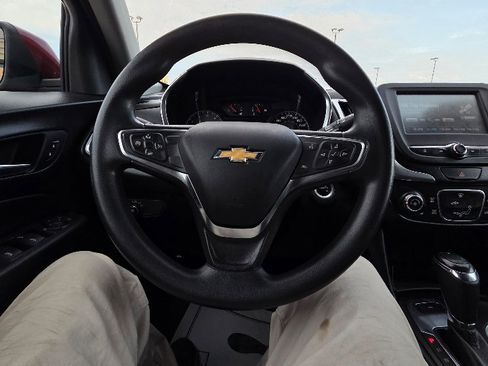 Used 2018 Chevrolet Equinox LT image 17