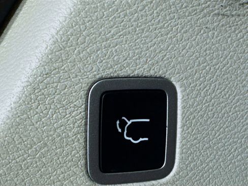 Used 2024 Chrysler Pacifica Touring-L FWD image 33