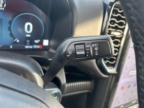 Used 2025 Ford Ranger Lariat w/ Chrome Accent Package image 24