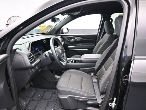 Used 2024 Chevrolet Traverse LS FWD image 11
