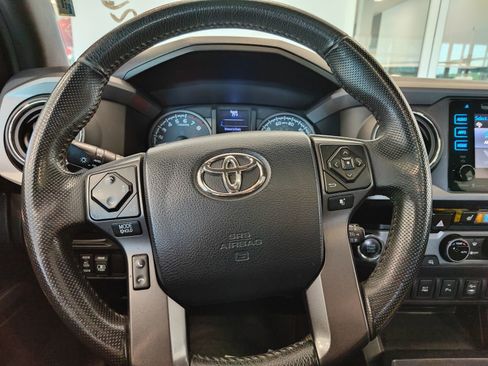 Used 2017 Toyota Tacoma TRD Sport w/ Premium & Technology Package AWD/4WD image 14
